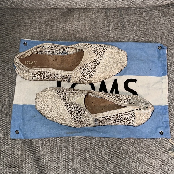 Like new Tom’s - Picture 2 of 4